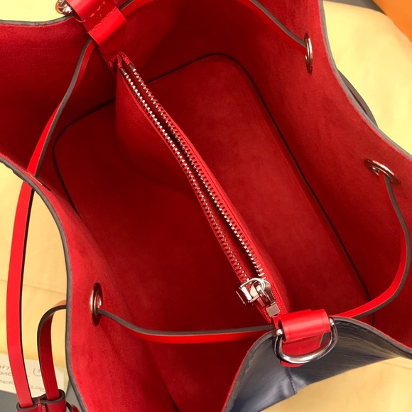 Louis Vuitton Neonoe in Epi Indigo - Picture 4 of 9